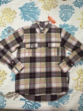 Women's Patagonia® Worn Wear W's Long-Sleeved Featherstone Button Down Shirt